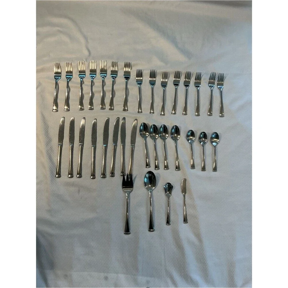 Oneida Silver Stainless Steel Flatware Set - Polished Silver